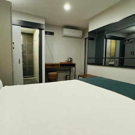 Le Port Karakoey Hotel *