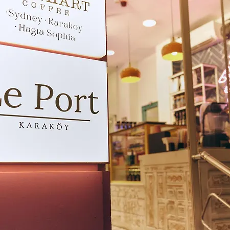 Le Port Karakoey Stambuł