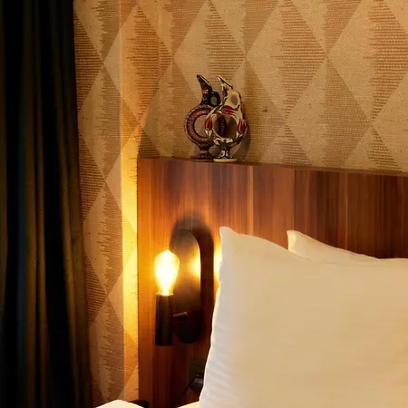 Le Port Karakoey Hotel *