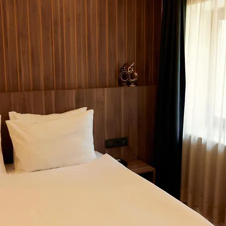 Le Port Karakoey Szálloda *